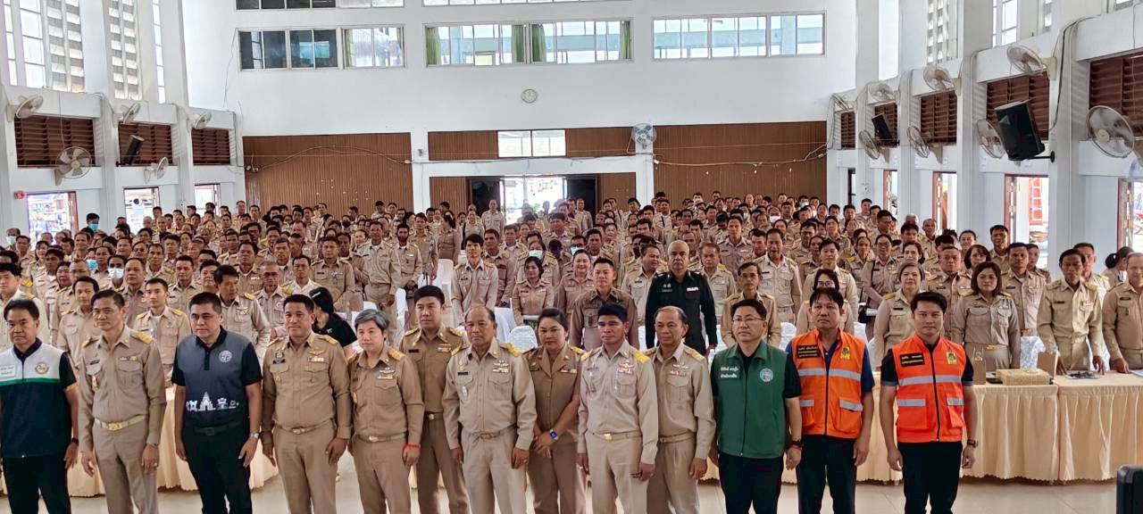 พช.ชุมพวง ร่วมให้การต้อนรับท่านผู้ว่าราชการจังหวัด ผนึกกำลังขับเคลื่อนวาระจังหวัดนครราชสีมา "1+11 KORAT AGENDA" มุ่งบำบัดทุกข์ บำรุงสุข รับฟังปัญหาเพื่อยกระดับคุณภาพชีวิตประชาชน