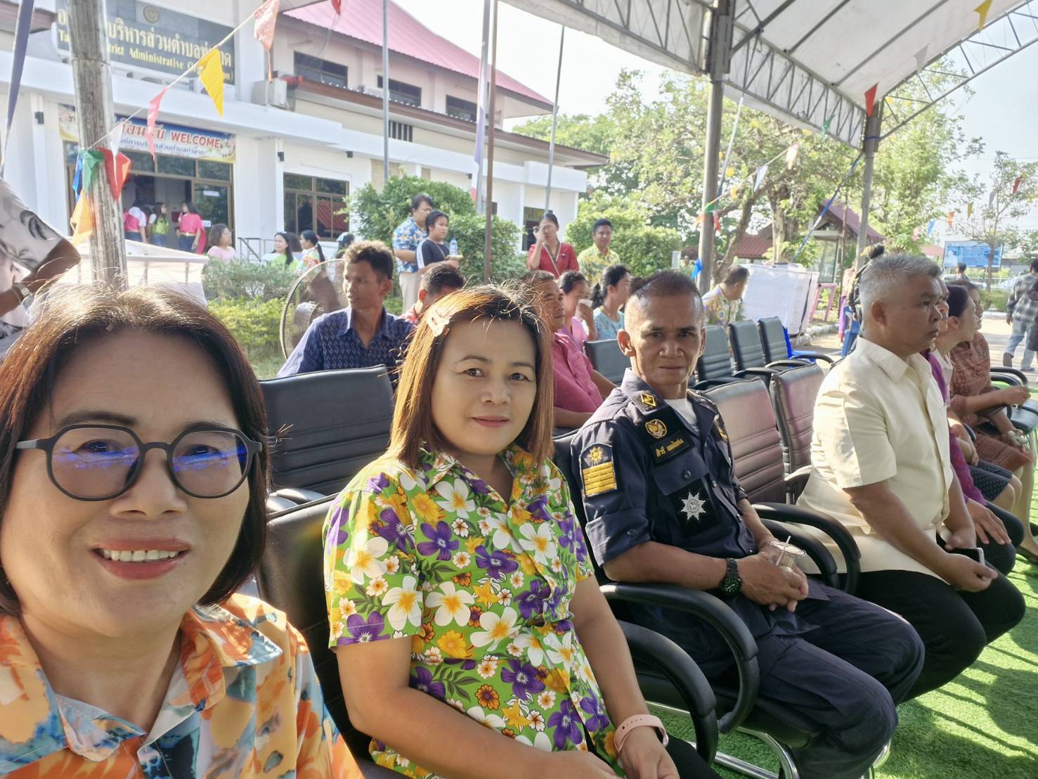   พช.ชุมพวง เข้าร่วมกิจกรรม โครงการชาวชุมพวงอิ่มบุญ อุ่นใจ สรรค์สร้างผ้าไทย ใส่บาตรวันพระ