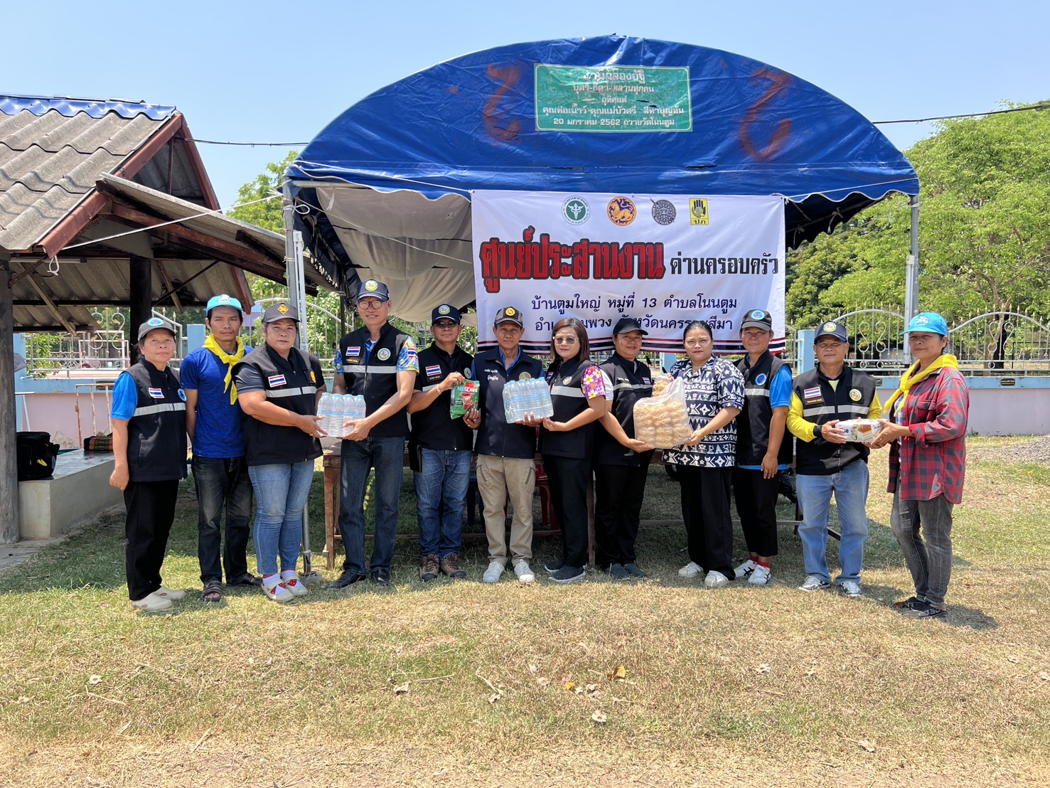 สำนักงานพัฒนาชุมชนอำเภอชุมพวง ตรวจเยี่ยมและให้กำลังใจผู้ปฎิบัติงานประจำจุดบริการประชาชน และด่านชุมชน ช่วงเทศกาลสงกรานต์ พ.ศ. 2569 ในพื้นที่ อำเภอชุมพวง