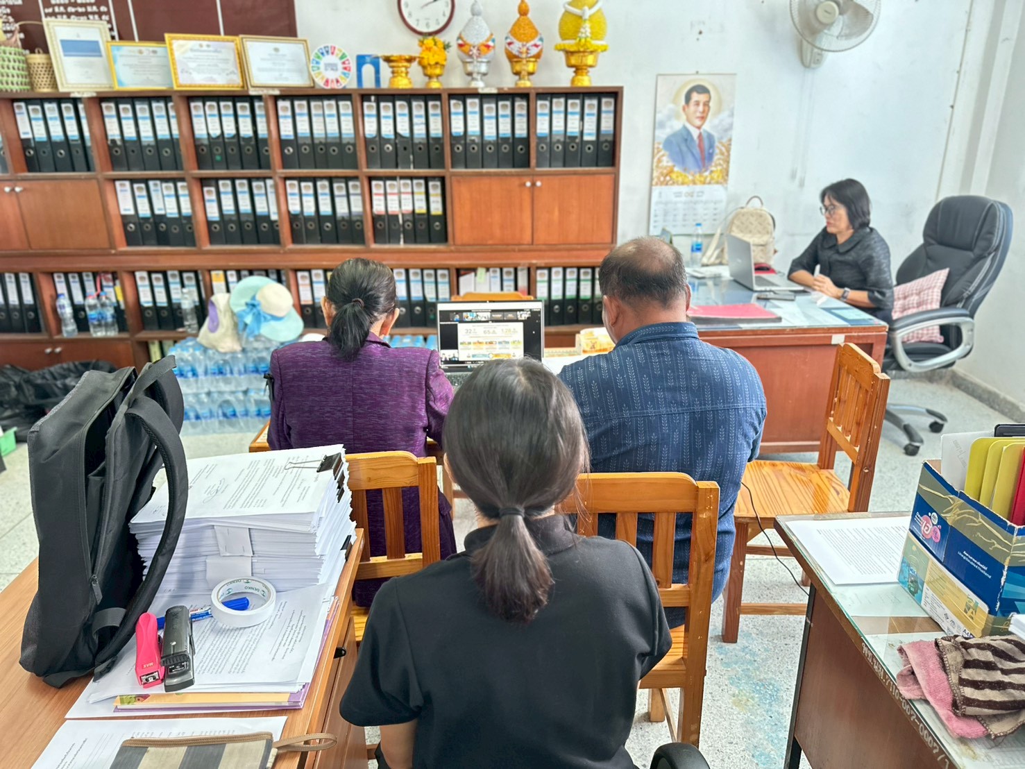 พช.ชุมพวง ร่วมประชุมพิจารณาให้ความเห็นชอบโครงการสนับสนุนให้ความช่วยเหลือครัวเรือนยากจน