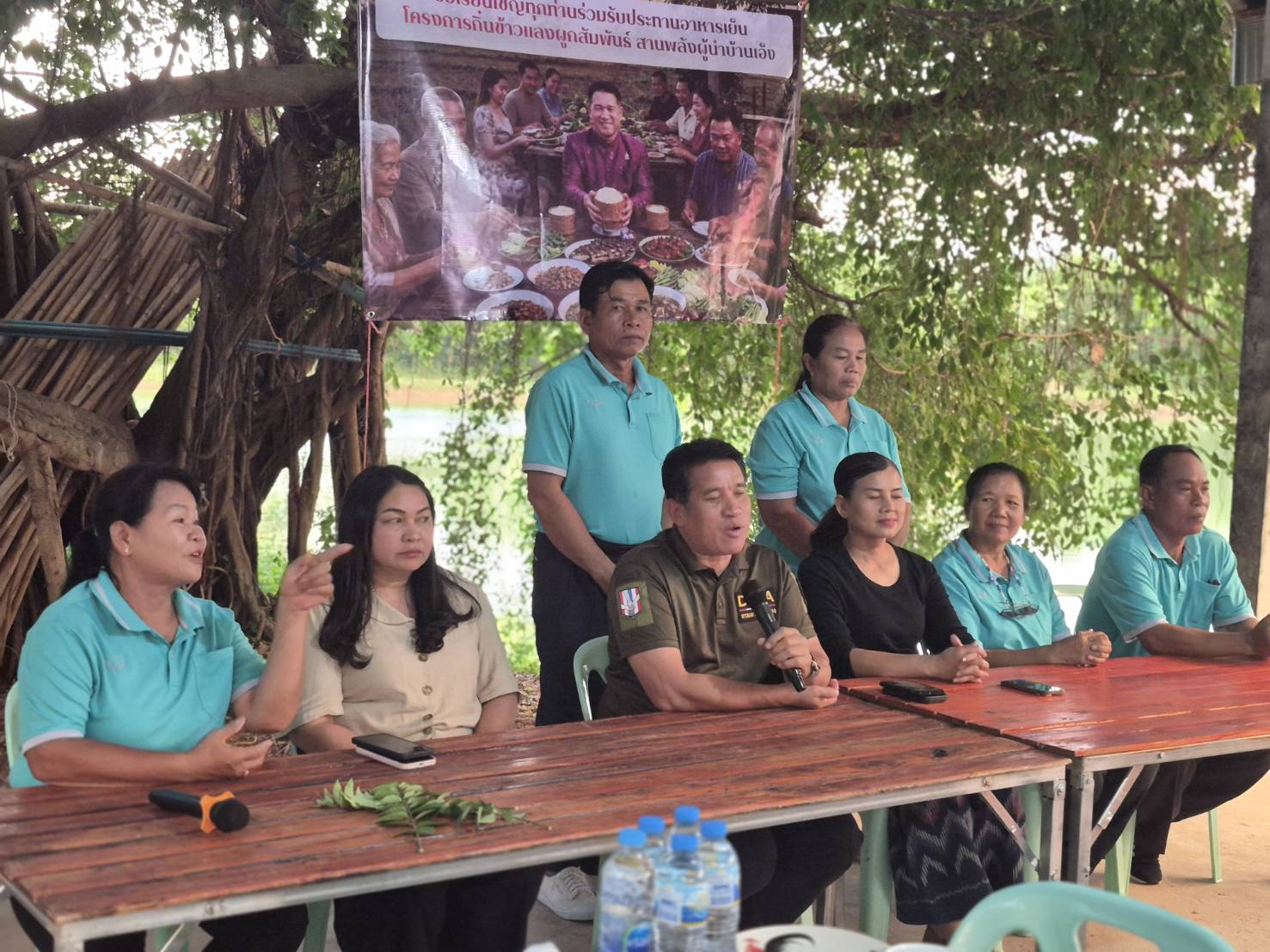 พช.ชุมพวง ร่วมกิจกรรม “กินข้าวแลงผูกสัมพันธ์ สานพลังผู้นำบ้านเฮ็ง”