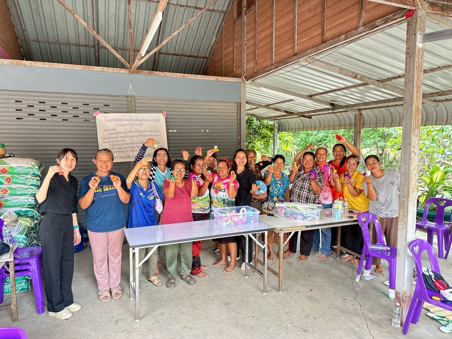 พช.ชุมพวง ดำเนินโครงการส่งเสริมการออมและพัฒนาทักษะทางการเงิน ( Financial Literacy )