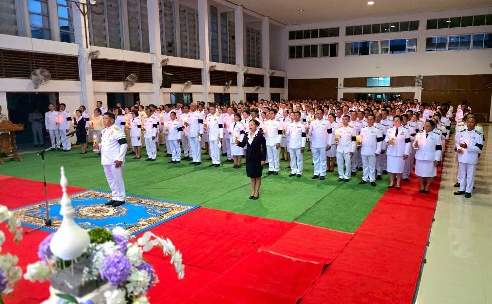 พช. ชุมพวง ร่วมถวายเครื่องราชสักการะและวางพานพุ่ม และพิธีจุดเทียนถวายพระพรชัยมงคล เนื่องในโอกาสพระราชพิธีมหามงคลเฉลิมพระชนมพรรษา 4 รอบ สมเด็จพระนางเจ้าสุทิดา พัชรสุธาพิมลลักษณ พระบรมราชินี